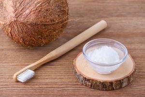 does oil pulling whiten teeth